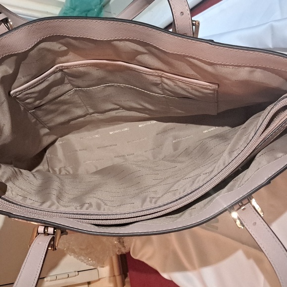 🎆 SALE NEW Michael Kors Pink Jet Set Shoulder Bag w Gold Hardware EC - Picture 11 of 16